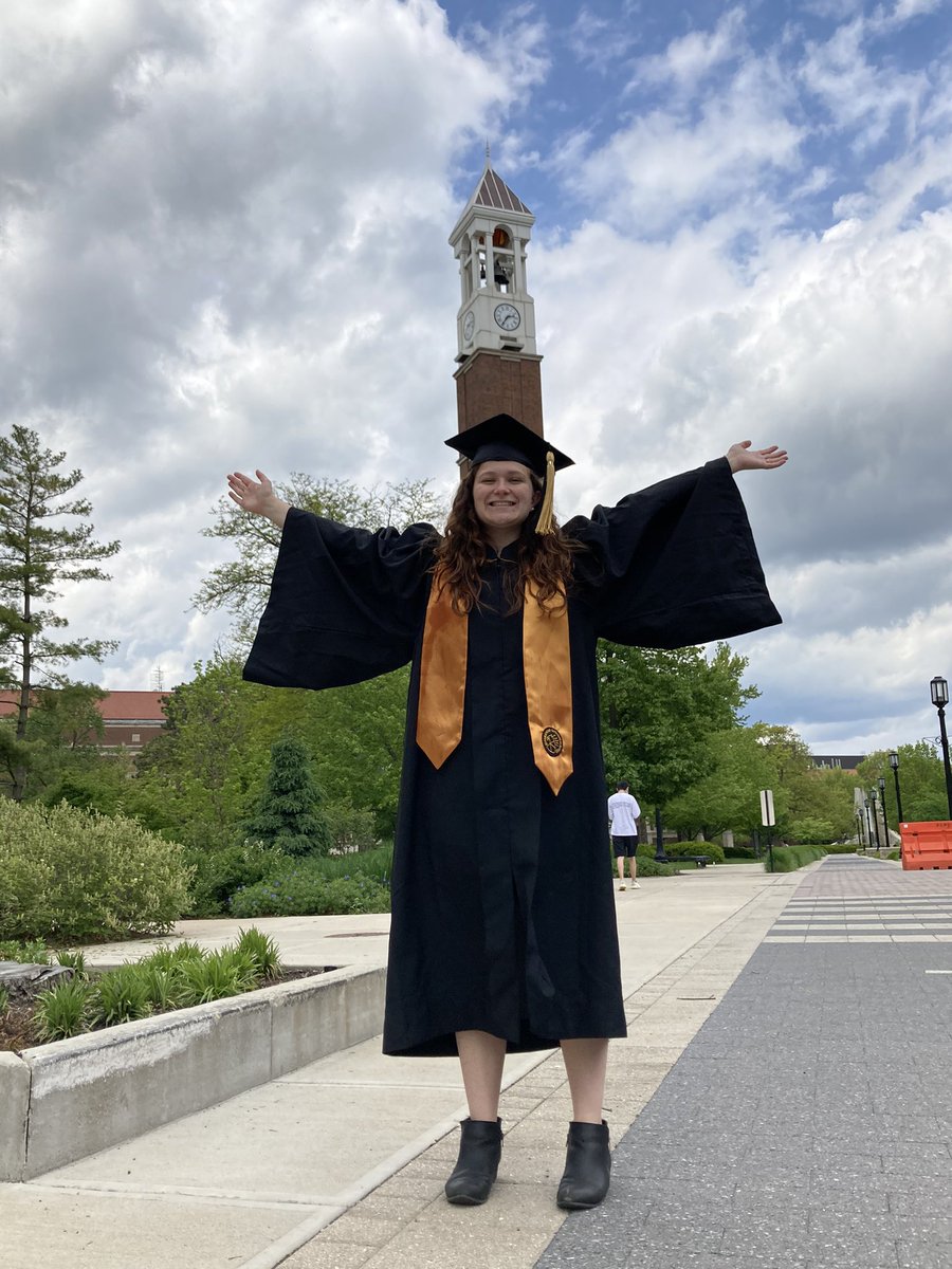 GayleRadwick's tweet photo. @iamgrug My sister GRADUATING 🎓🎉🍾 https://t.co/fYbo67ssDF