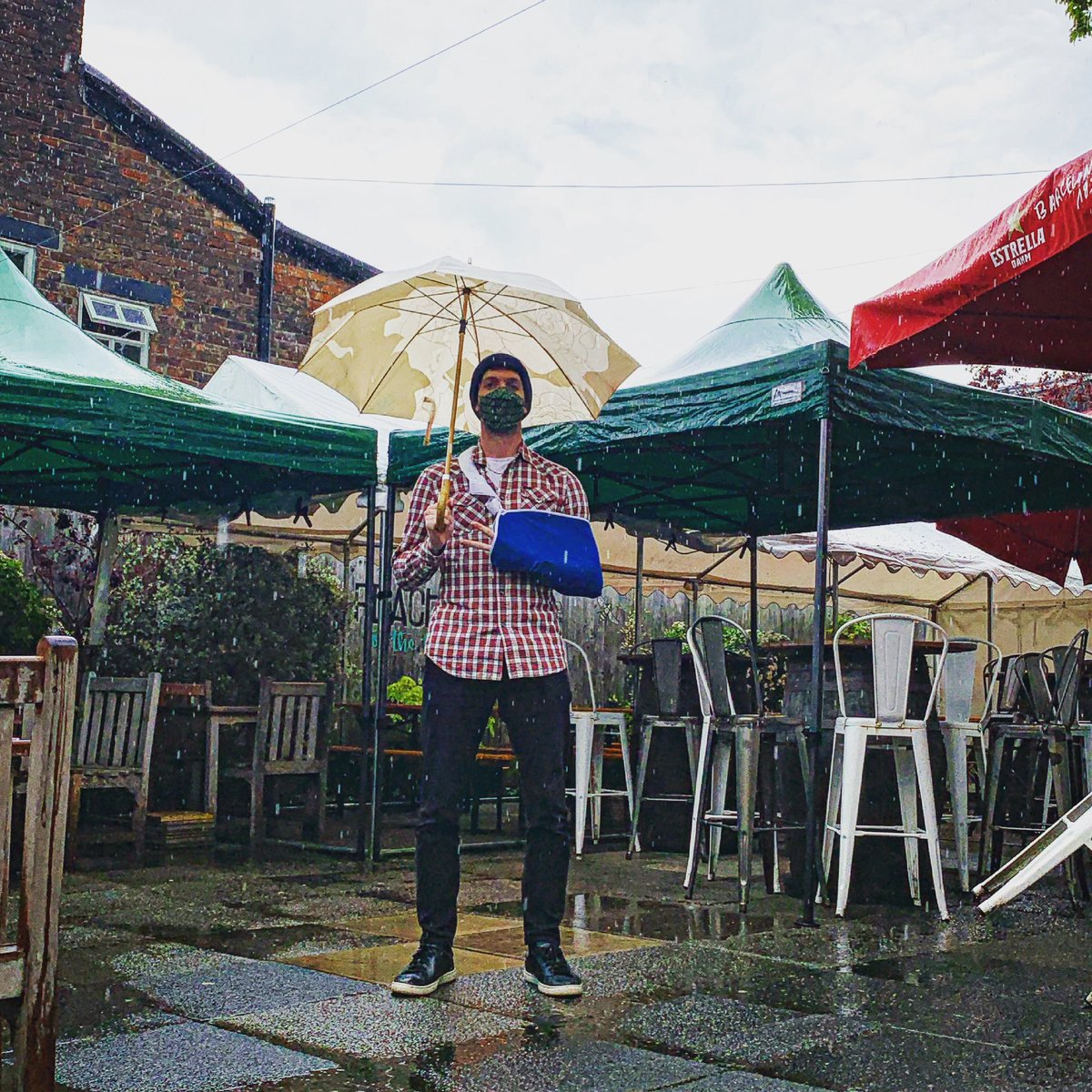 What goes up when the rain comes down?

An umbrella🌦🌂