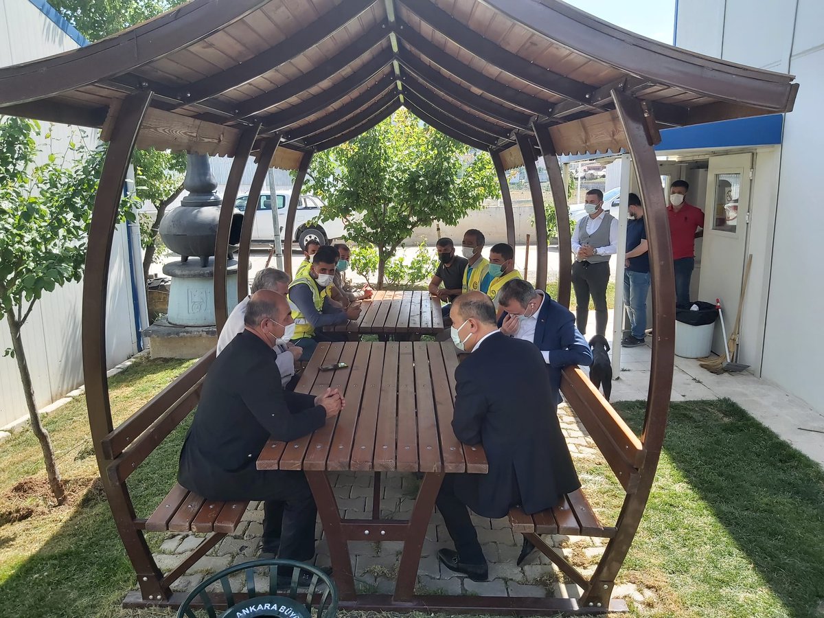 Çalışma arkadaşlarımızla görevleri başında bayramlaştık.

Kalecik ilçemizdeki Eskiköy'ü ziyaret edip Kalecik ASKİ Bölge Müdürlüğümüzdeki arkadaşlarımızla bir araya geldik.

Kendilerine, ailelerinden uzak geçirdikleri bayram için şahsım ve Ankara'm adına minnetimi ifade ettim.