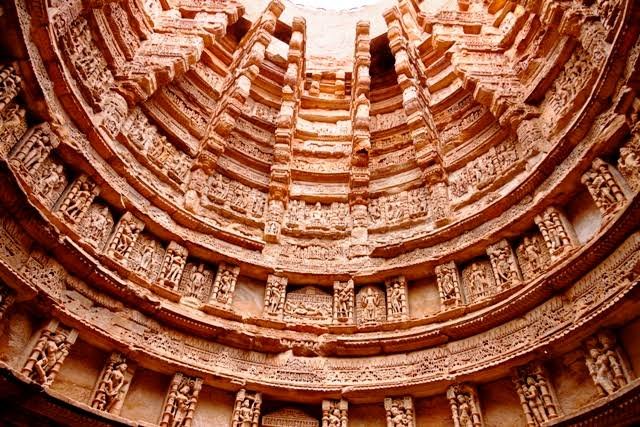 Adrashya_'s tweet photo. No it's not a Palace but it is a step well
Rani ki vav, Gujrat 
#AncientBharat #DestroyedTemples #indianarchetecture @TheSanatanOrg https://t.co/eBcqFbWE6r