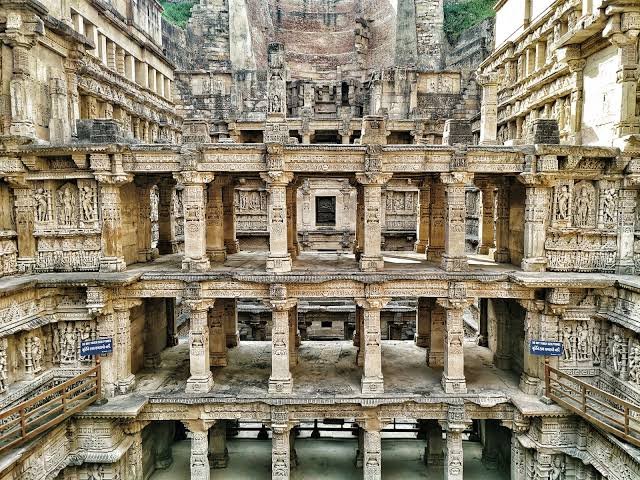 Adrashya_'s tweet photo. No it's not a Palace but it is a step well
Rani ki vav, Gujrat 
#AncientBharat #DestroyedTemples #indianarchetecture @TheSanatanOrg https://t.co/eBcqFbWE6r