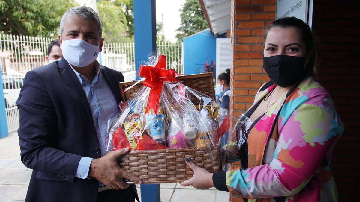 Escola Adventista do Sarandi comemora aniversário com ações sociais. #ACSRNews noticias.adventistas.org/pt/noticia/edu…