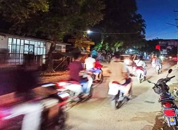 HunLin42699869's tweet photo. Night Strike with motorbikes from Yay township #Mon State.  They've done their duty to Protest Dictatorship today too.  #May13Coup #WhatsHappeningInMyanmar https://t.co/08FHv6FIRn