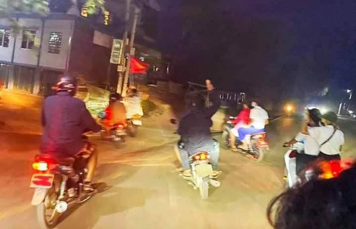 HunLin42699869's tweet photo. Night Strike with motorbikes from Yay township #Mon State.  They've done their duty to Protest Dictatorship today too.  #May13Coup #WhatsHappeningInMyanmar https://t.co/08FHv6FIRn