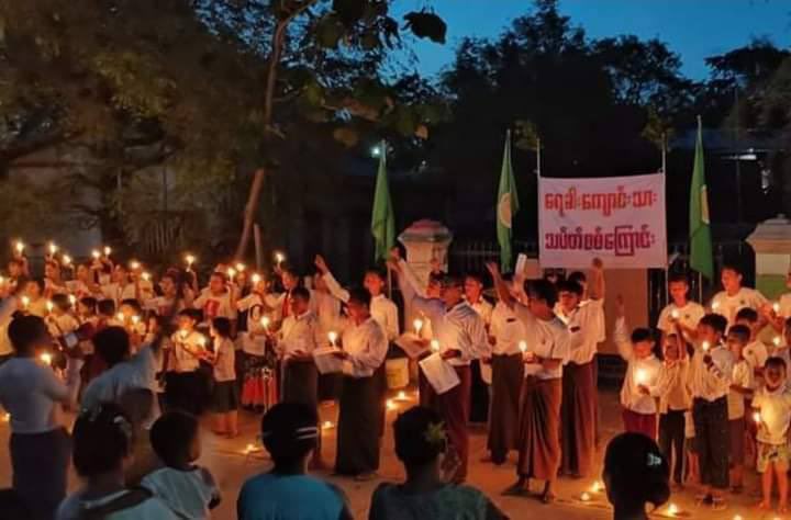HunLin42699869's tweet photo. High schoolers from Yekha village #Sagaing held a protest against dictatorship and it's slavery education system tonight.  #May13Coup #WhatsHappeningInMyanmar https://t.co/2dLIVXnn4A