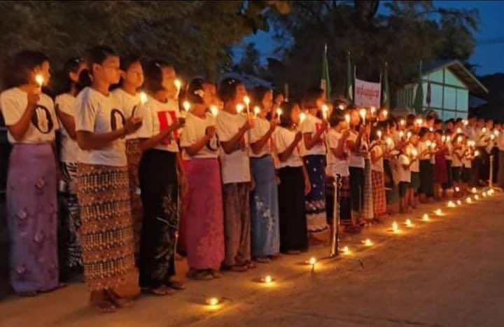 HunLin42699869's tweet photo. High schoolers from Yekha village #Sagaing held a protest against dictatorship and it's slavery education system tonight.  #May13Coup #WhatsHappeningInMyanmar https://t.co/2dLIVXnn4A
