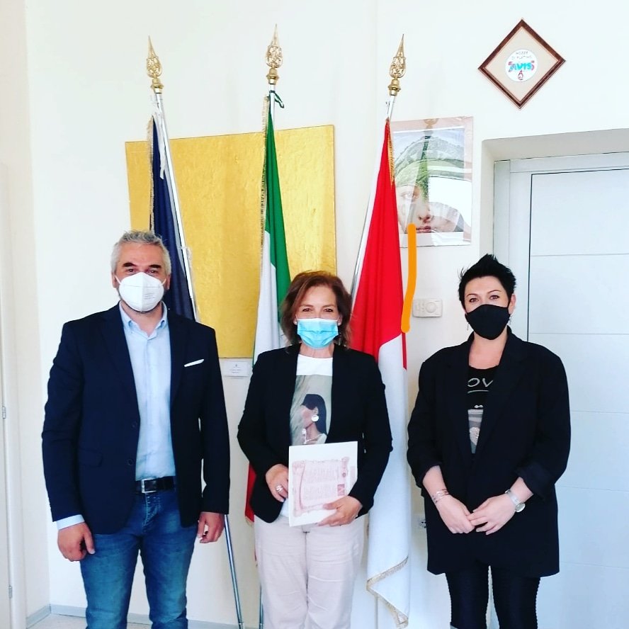 LupiniSimona's tweet photo. #restart: ieri a #Fabriano con @Dani_Rondinelli per parlare di #Elica, #salariominimo europeo, lotta alle #delocalizzazioni, #ricerca e riconversione industriale. 

@Mov5Stelle @PatriziaTerzoni @marta_ruggeri @M5S_Europa @m5s_marche https://t.co/dyqQ64nTuZ