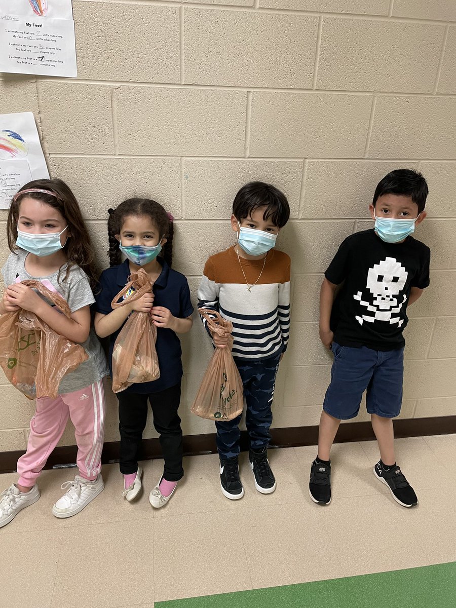 These sweet Kindergarteners in Ms. Fitzpatrick’s class helped pick up trash today. @MNPS_kidshealth #MNPSWellnessWeek2021 #ThinkEnvironmentallyThursday