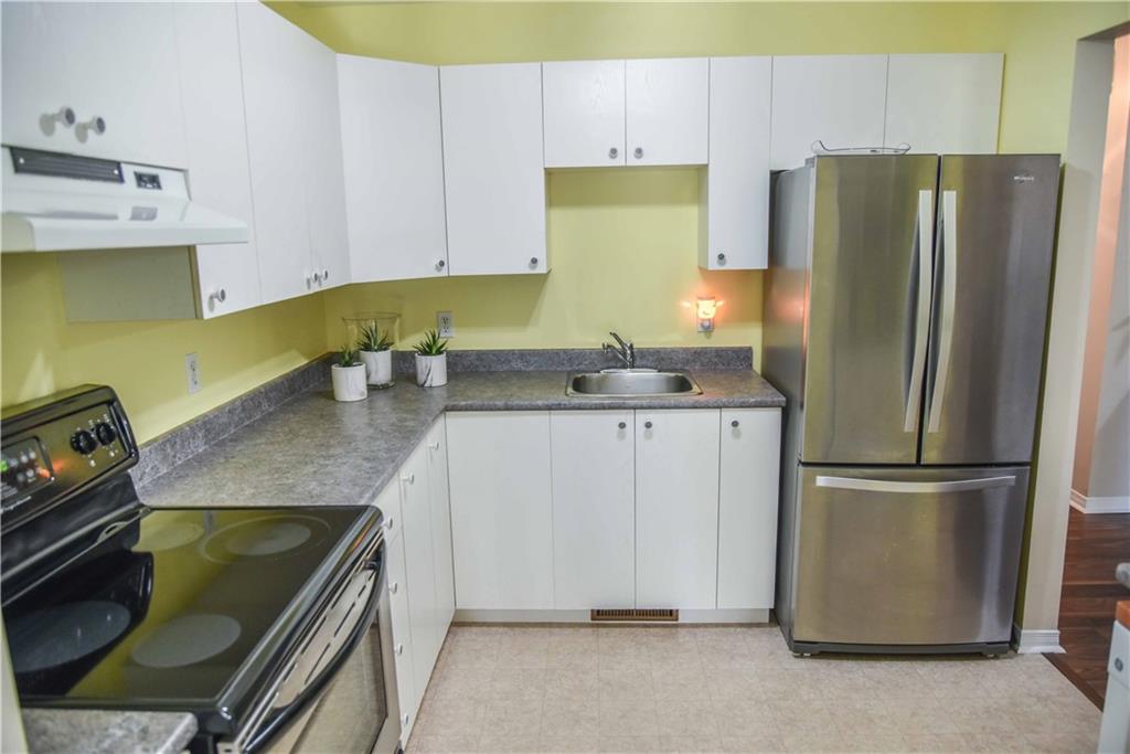 BugMeAnytime's tweet image. 382 Morris is my NEW LISTING 🔥 Impeccable corner townhome unit located on a family-friendly street in central Pembroke! 🏘️  🛁 Contact me today for a showing and/or more information! 📲 613-639-8045
#newlisting #jetsells #remax #pembrokeremax #ottawavalley #houseforsale