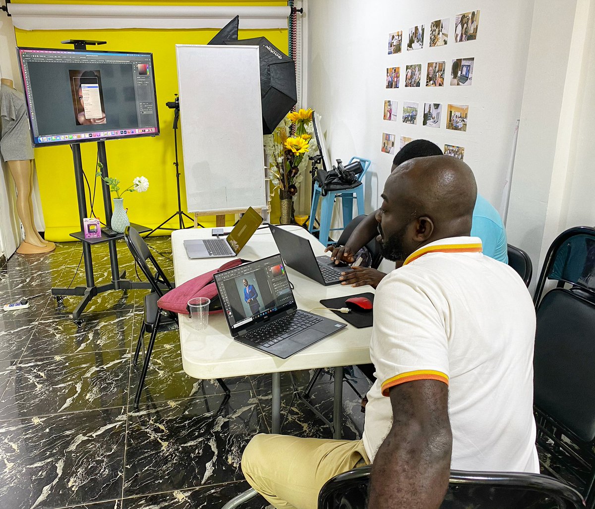 CreatrHaus's tweet photo. Apply for our 5 weeks practical intensive Graphic Design course and gain the knowledge to start a successful business with the skills acquired.
#graphicdesign #learn #creatrhaus #businessdevelopment #startups #creativehubs https://t.co/1d8u2DHUof