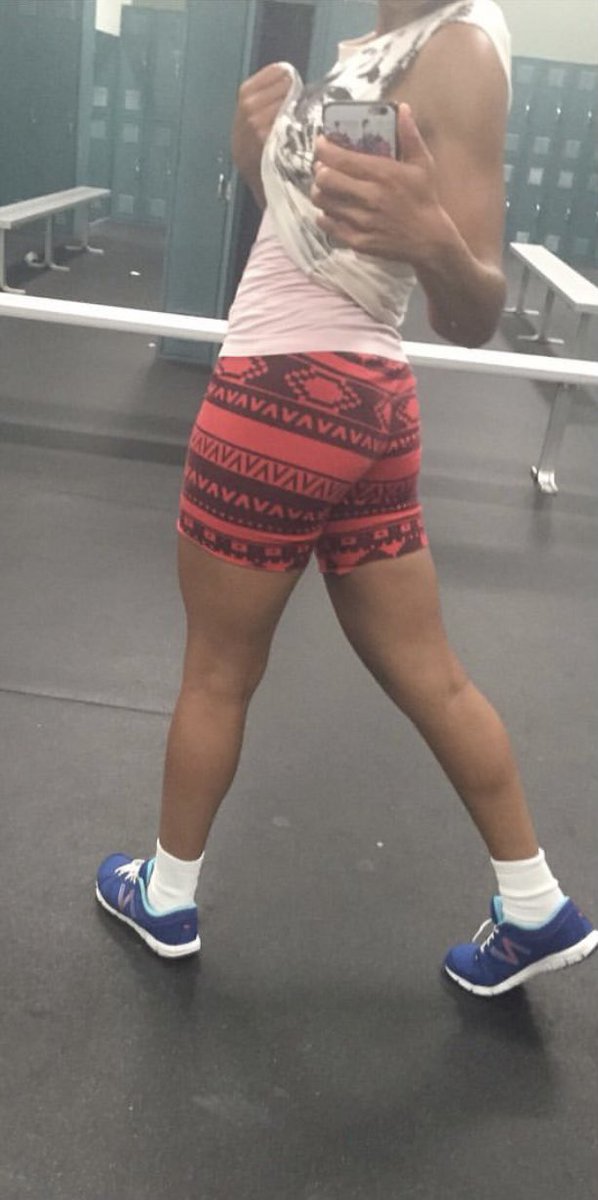 ashthatshit_'s tweet photo. Imagine if I gave up after the first difficult workout… 

Some people think I am the way I am just because I am. I started as a weakling. I could barely do a few pushups or even 10 squats. Now I squat my body weight &amp; some.

You TOO have what it takes…just have to believe!😘💪🏽 https://t.co/VoQ8aXIxNP