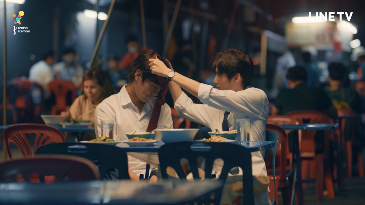centralboyslove's tweet photo. Um dos medos do público era que por se passar numa cidade, #IPromisedYouTheMoon perderia o requinte e distinção visual de #IToldSunsetAboutYou.

E a Nadao não decepcionou nesse aspecto entregando um arrojo visual de Bangkok que ainda não vimos em BLs. https://t.co/xh7Buz2YSH