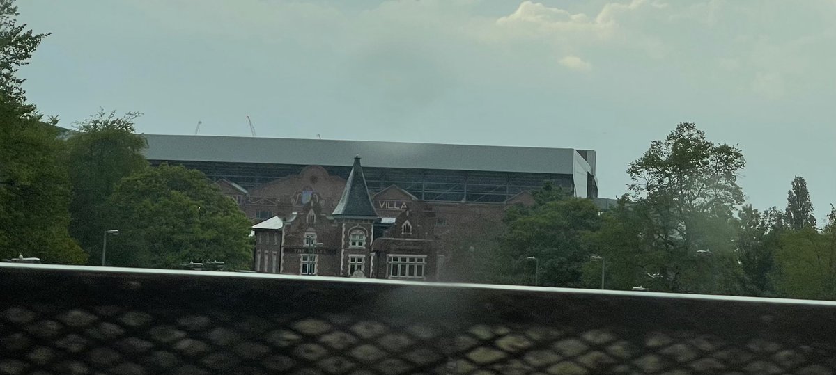 AlanWil29662916's tweet photo. Just passing by Villa Park 💜💙 on the commute home #utvf #utv 💪👊🦁 https://t.co/VRcVwEmM1X