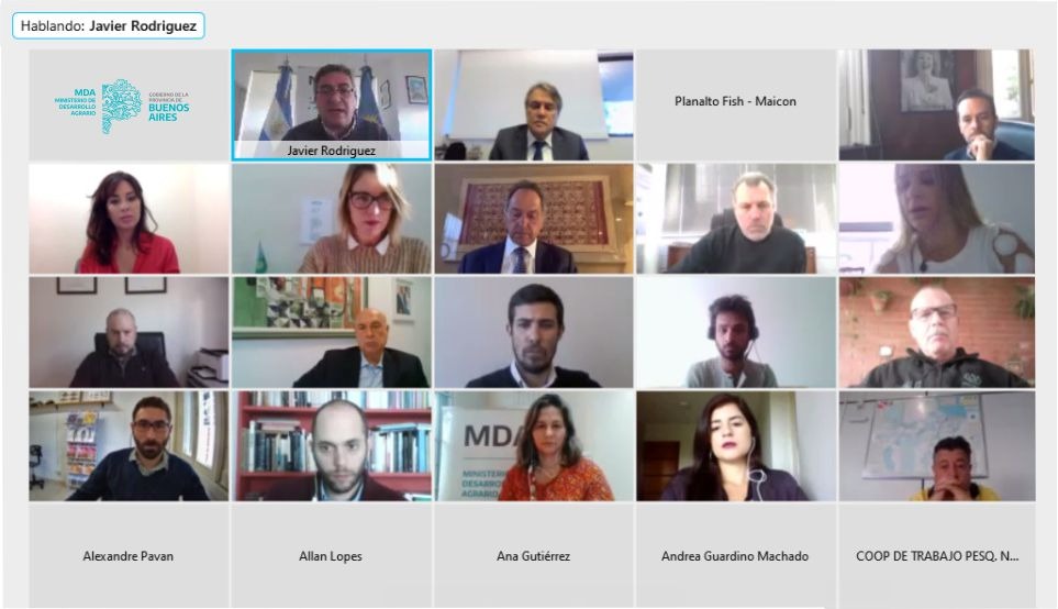AgrarioPBA's tweet photo. El ministro @JavoRodriguezL encabezó la primera Ronda de Negocios entre empresas pesqueras bonaerenses e importadores brasileños, junto a @danielscioli y #ABRAPES, para potenciar la oferta exportable de langostino desde la #PBA hacia Brasil y fortalecer el comercio bilateral. https://t.co/fFV2hOanQH
