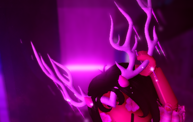 Lexiio_nett's tweet photo. Trading WG antlers! #royalehigh #royalehightrades #winterguardian #adoptmetrades https://t.co/gz1qcISsUb