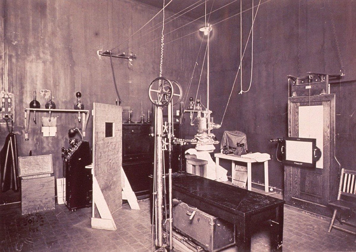 DoctorRHK's tweet photo. Over the years mobility has changed X-ray. Let’s look back at some of the first easy-to-move prototypes that were used: https://t.co/wgzA1X1hOa
#technology #technologyadvancement #medicalfacts #medicine #medicalimaging https://t.co/GvORJm39kM