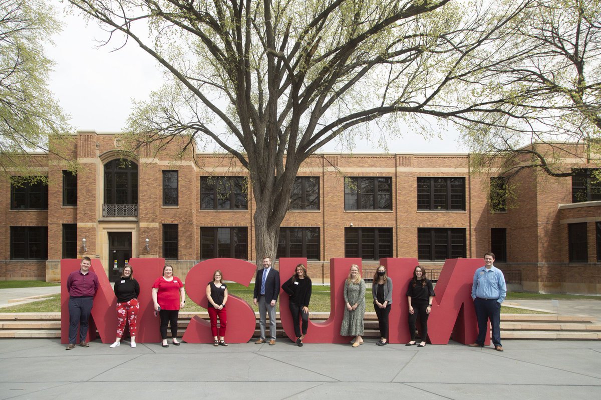 MSUMoorhead's tweet photo. We’re sending some great Dragon Ambassadors out into to the world so watch out! Bonus pic of our awesome @AdmissionsMSUM staff. https://t.co/KfM0mPBvJG
