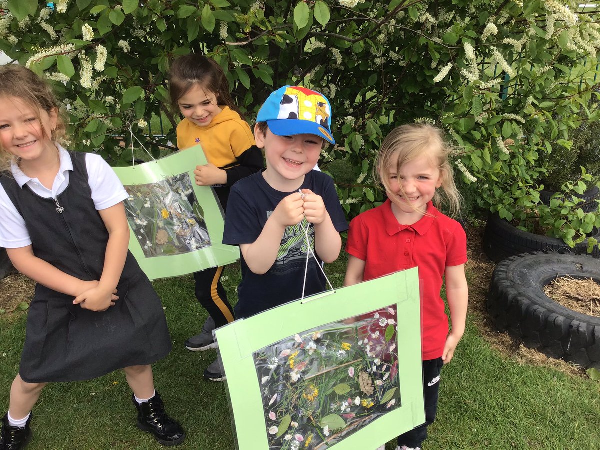 easterside_a's tweet photo. Today we continued to discuss nature and the natural world. We noticed how beautiful our outdoor environment was and created pictures using natural objects to celebrate this.
Look at all the different colours and textures! 😍🍃🪵🌼 #EastersideRE #EastersideArt #EastersideLanguage https://t.co/GHfAEl4Fuo