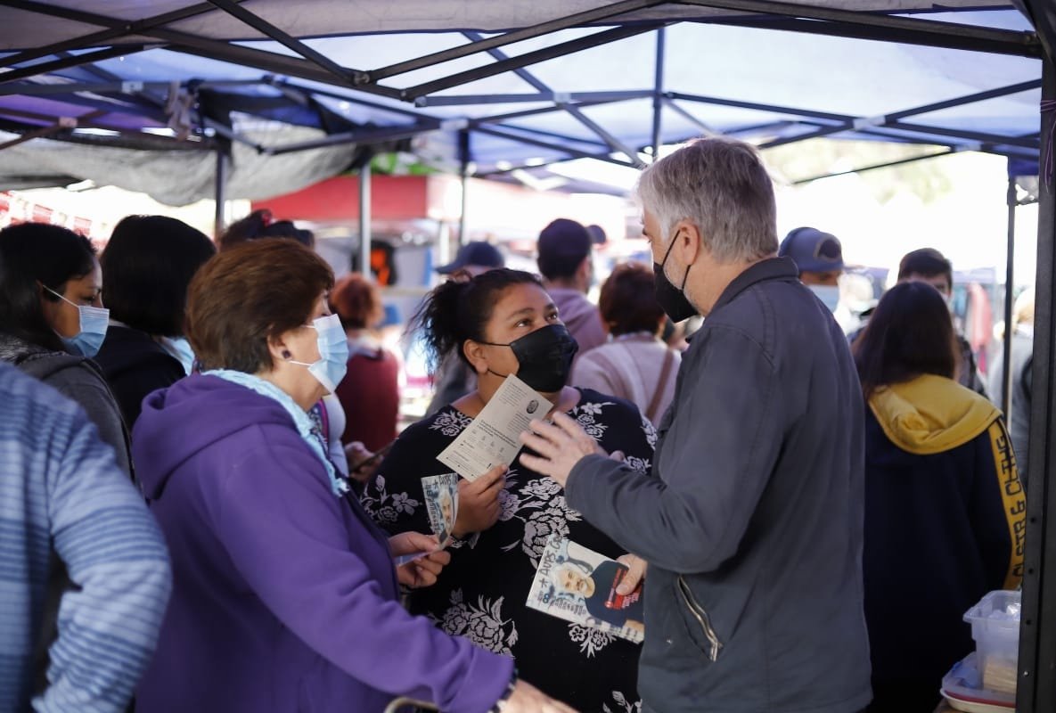 #CierredeCampaña 
Muchísimas gracias a todas las vecinas, vecinos, organizaciones y comunidades del #Distrito8 por su cariñoso recibimiento y ánimo por querer escribir #EnComunidad 🤝 la nueva Constitución.
Hoy cerramos la campaña en la Feria Las Naciones de Maipú, gran día ✊🏻