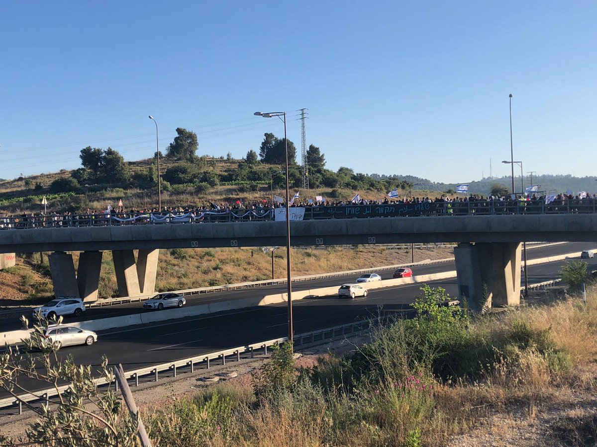 ronenwo's tweet photo. @Isaac_Herzog ויש גם מגמה של גשר שצריך לשמור עליה
איפה התקשורת ... https://t.co/SNHXU7RF8M