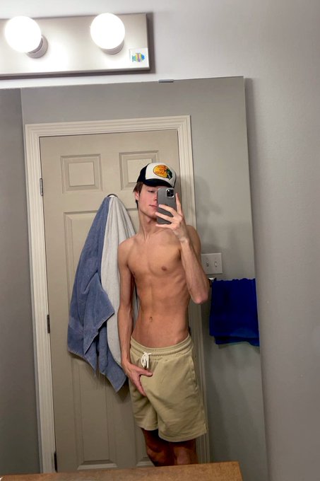1 pic. RT if u’d let me hit it ;) https://t.co/EP8hEcUrZs