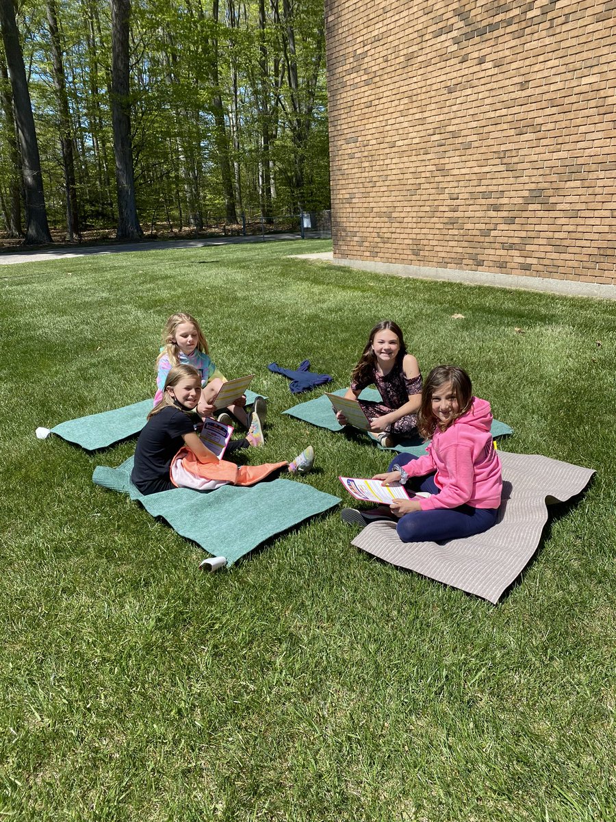 EckermanLeigh's tweet photo. It’s been a while... finally some outdoor learning☀️ https://t.co/xuBTcpyDLL