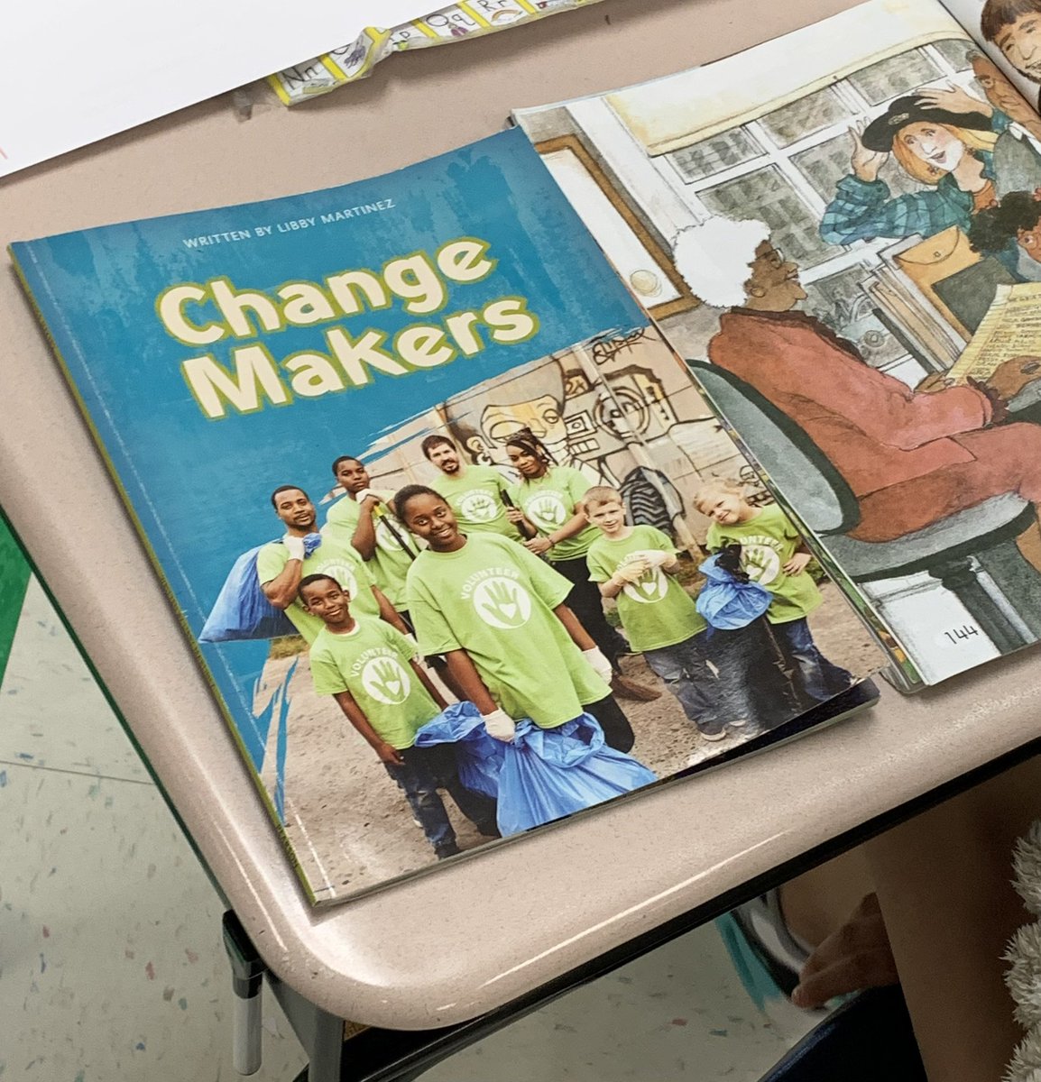 Second grade scholars in Ms. Paoli’s classroom are using text and illustrations to find supportive evidence. #KnowledgeMatters #yayredclay <a href="/RedClayLitCoach/">Sherri Brooks</a> <a href="/RedClaySchools/">Red Clay Consolidated School District</a> <a href="/MarbrookPrincip/">Maribeth Courtney</a> @mayaaldas #textevidence
