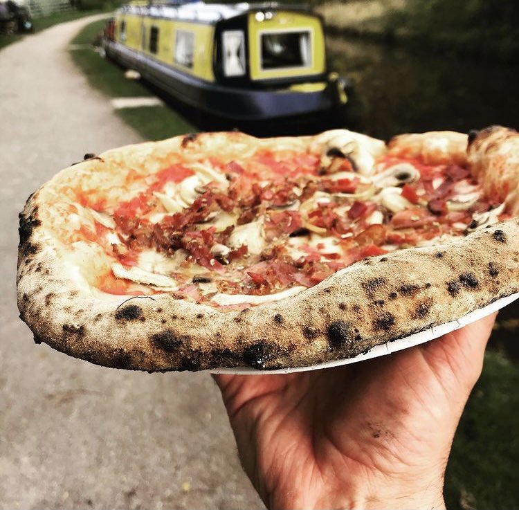 It’ll be amazing to be back at the Towpath Inn on Friday evening.
It’s one of our fave pop ups and a stunning location to boot!
Serving 5-9pm 🍕🍕