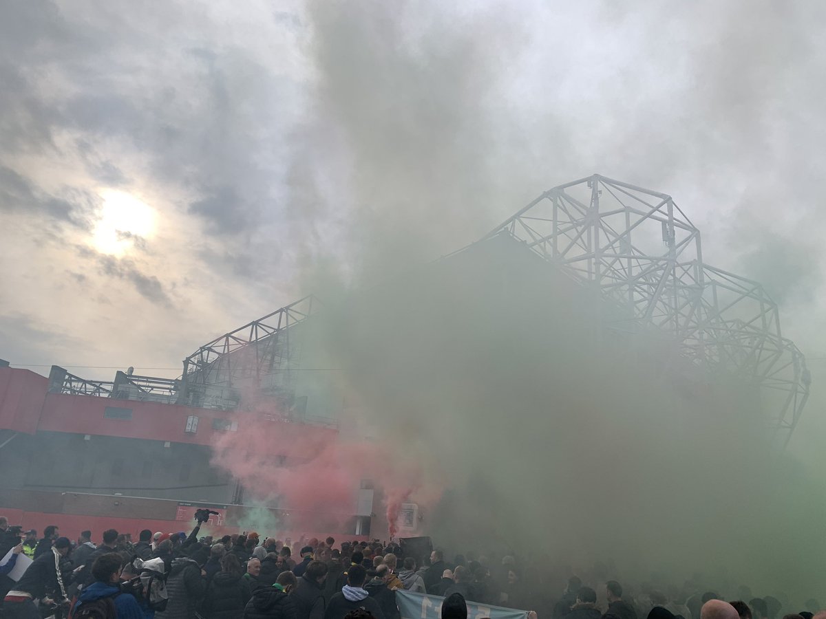 Real_Devils_FR's tweet image. Attention aux proportions que pourraient prendre ces manifestations.

Nos fans chantent, en effet, demandant la mort de Joël Glazer...😯

#MUFC
#MUFC_FAMILY