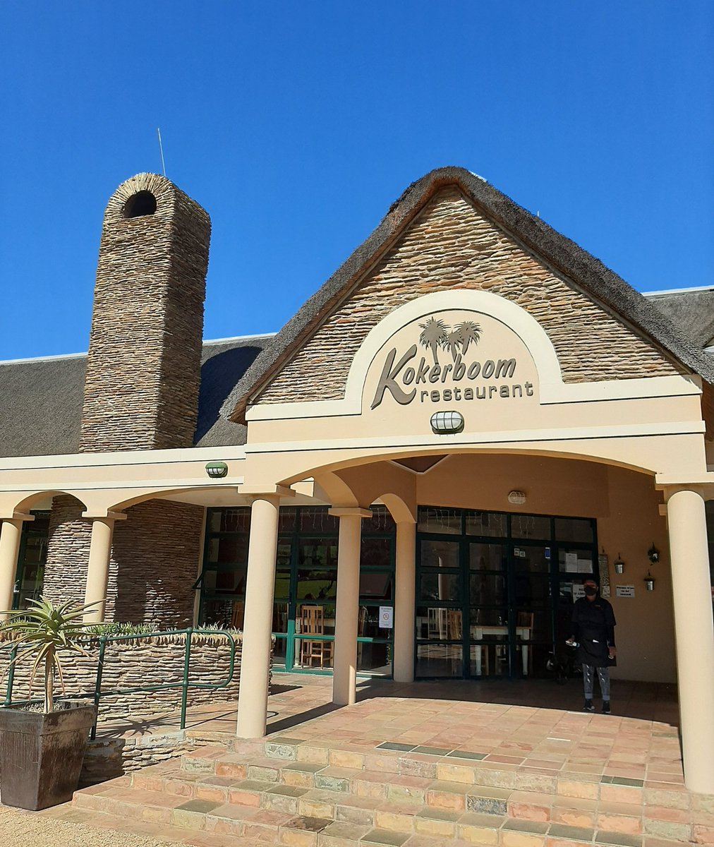 livingitupct's tweet photo. The Kokerboom Restaurant is a lovely place for lunch after visiting the gardens. They offer an extensive, reasonably priced menu. And just look at the view! 😍 #valleyoffriends
#worcesterwineandoliveroute
#helloworcester
#visitworcester_za
#capewinelands #onsluvdienuyvallei https://t.co/PI2FBtfSVk
