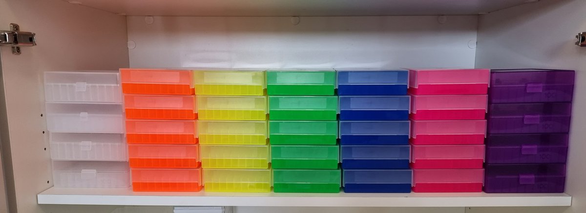 LisaFinlayson5's tweet image. Getting the lab organised @thehomeedit style, starting with Rainbow sample boxes 🤍🧡💛💚💙💗💜 @UofGSoLS @UofGTechnicians #itsasystem
