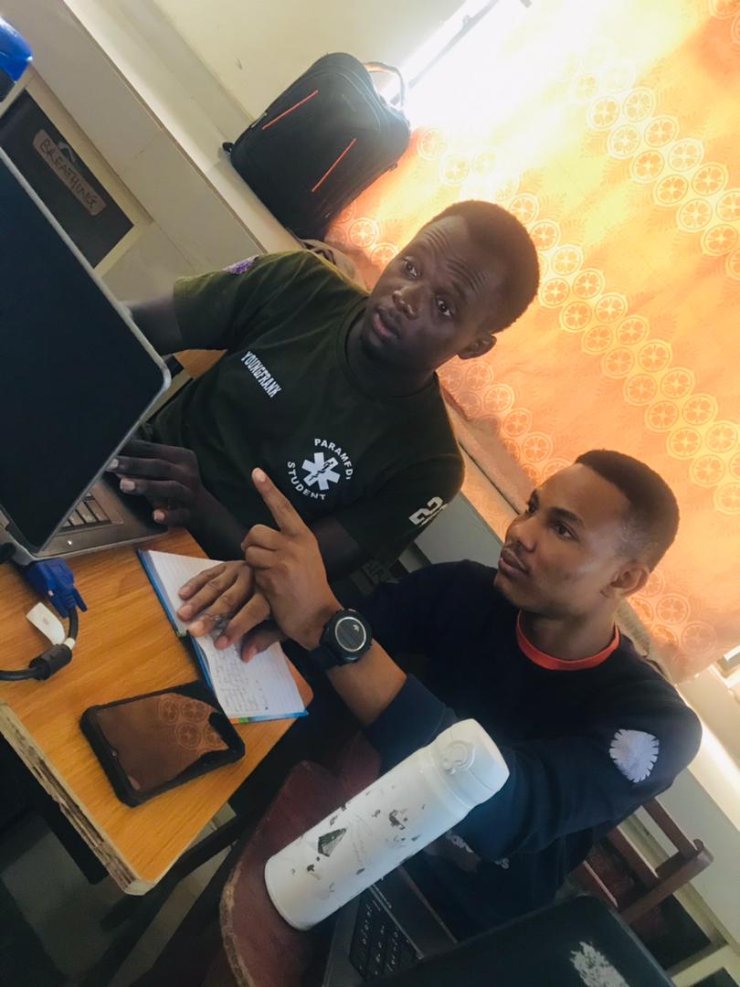Youngfrankize's tweet photo. I am so happy to be part of the just concluded #ParaCon21 all the way from Nigeria. Big thanks @ParamedicsUK for this great opportunity given to us to join in @PaSANnigeria. ☺️☺️☺️
#PaSANmediateamlead
#paramedicstudent
#education https://t.co/d78FXjzMpw