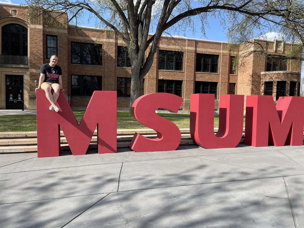 bueltel_collin's tweet photo. Year #2 is officially completed! #DragonPride #FiredUp #GoDragons #FutureElementaryTeacher https://t.co/mKZ4Ma7ib2