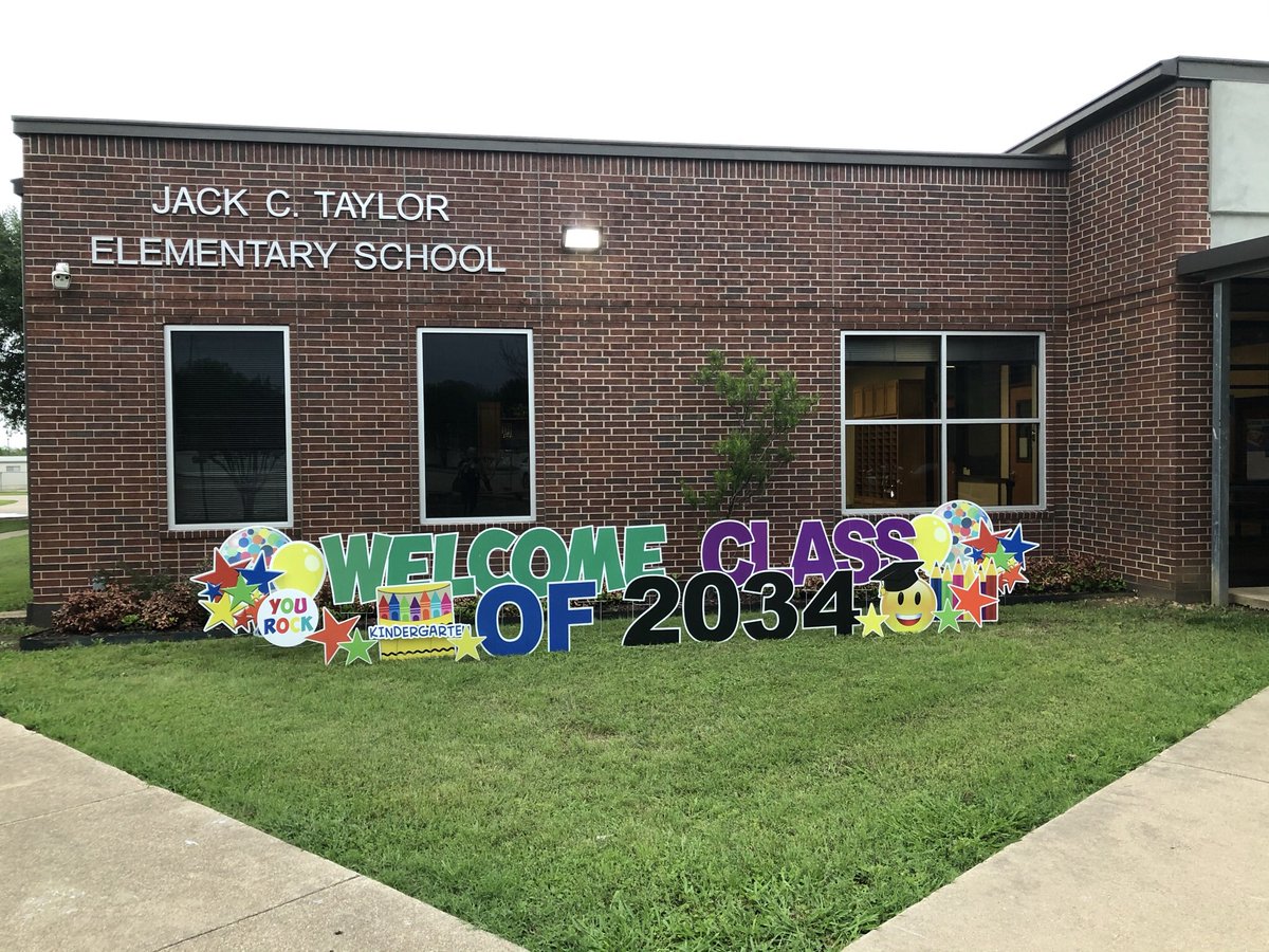 emilychannon's tweet photo. We are ready for our future @TaylorTexans ! #taylorshares #kinderroundup https://t.co/882bfRJOc1