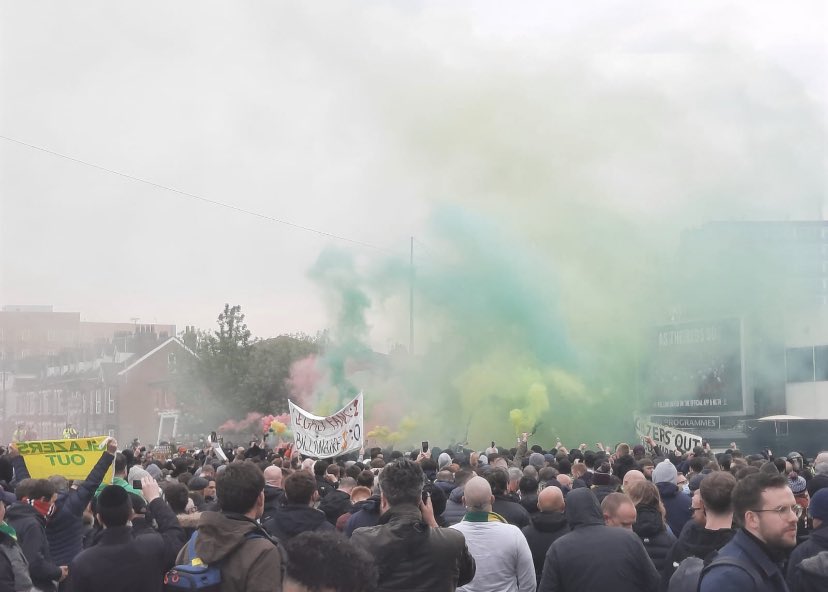 AndyMitten's tweet photo. More protests against at Old Trafford before the Liverpool game. 
We’re recording another UWS podcast among fans. https://t.co/s6AEJQw32i