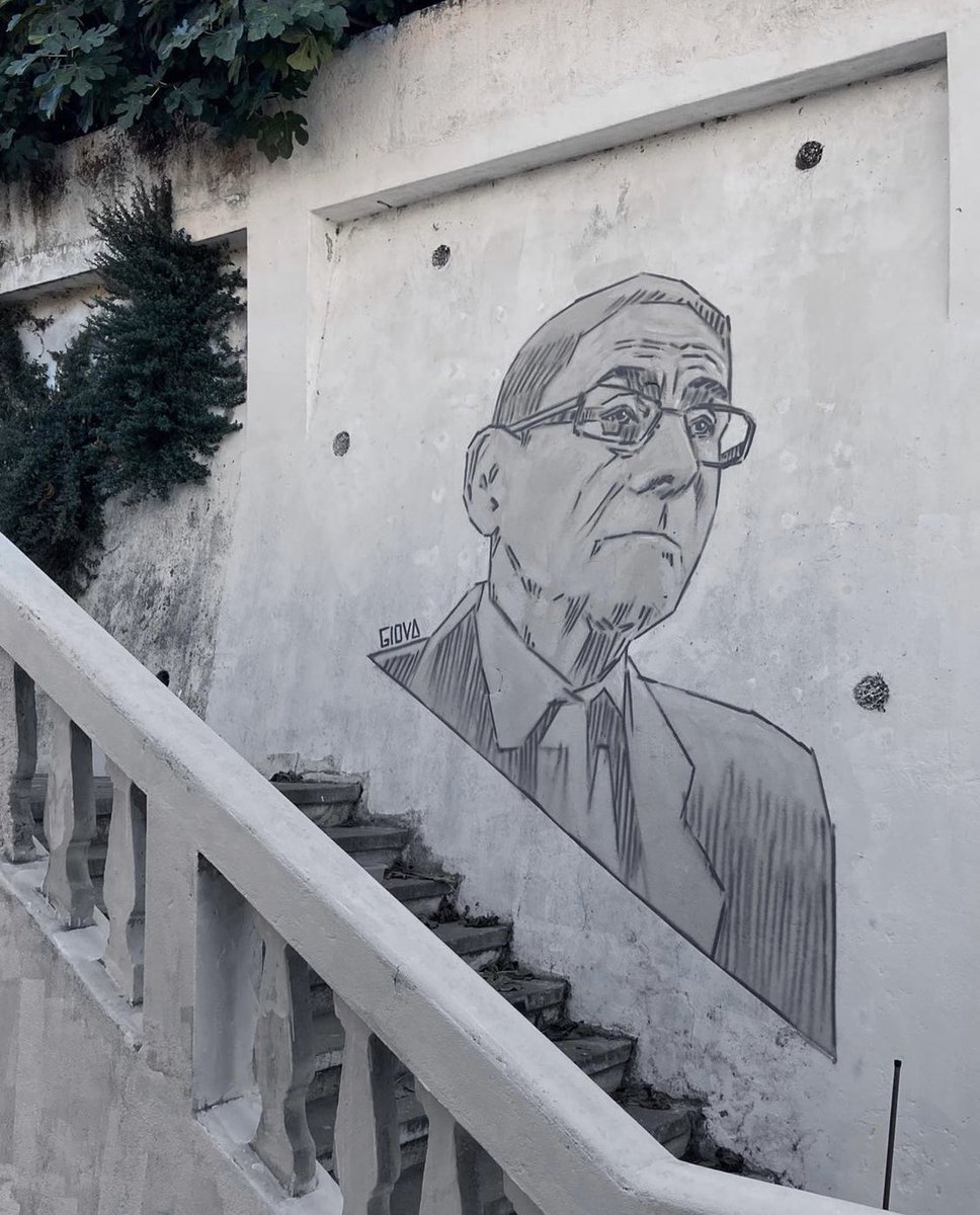 cinemachile's tweet photo. ¡Miren el hermoso mural que hicieron en Valparaíso de "El Agente Topo"! Creado por ig @giova.streetart // @moleagentfilm @lamaitealberdi @micromundofilms https://t.co/qaDYltpyYX