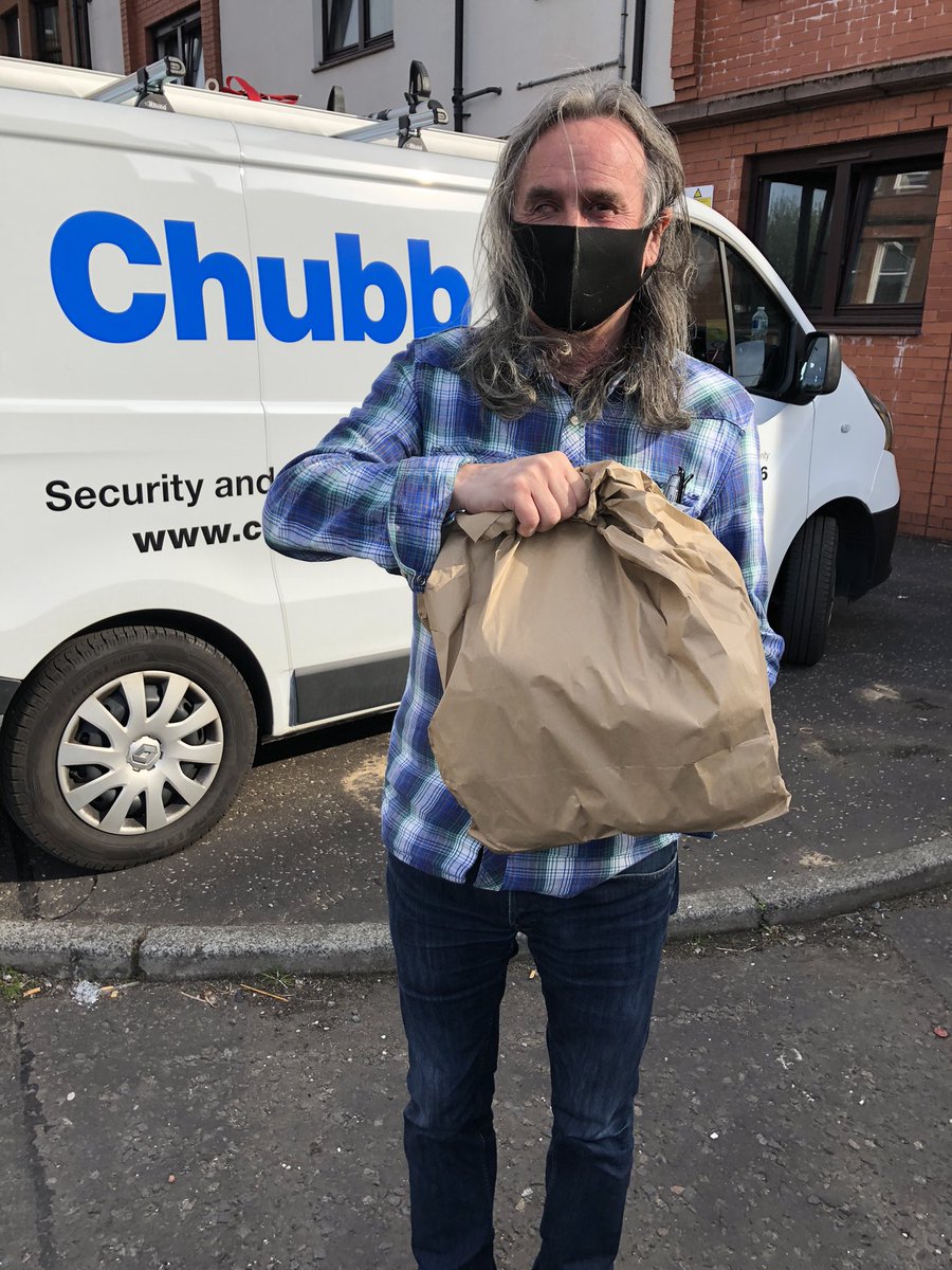 help_warm's tweet image. 1st drop off @bluetriangleHA Renfrew @Street_Connect @CrewDarkwood @2020Whitehill how kind off Mr Anonymous from Renfrew ❤️ still providing 50 chippy meals free every Thursday for our Renfrewshire @bluetriangleHA 👏🏻👏🏻👏🏻💎 
#AlwaysReady #Generosity #gratitude #communitymatters ❤️