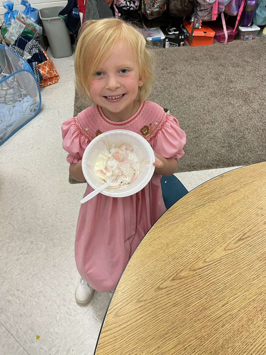 AnnaSledge's tweet photo. I scream you scream, we all scream for ice cream!! Another fun day in kindergarten... @MES_Mustangs https://t.co/lEaxNviz3Q