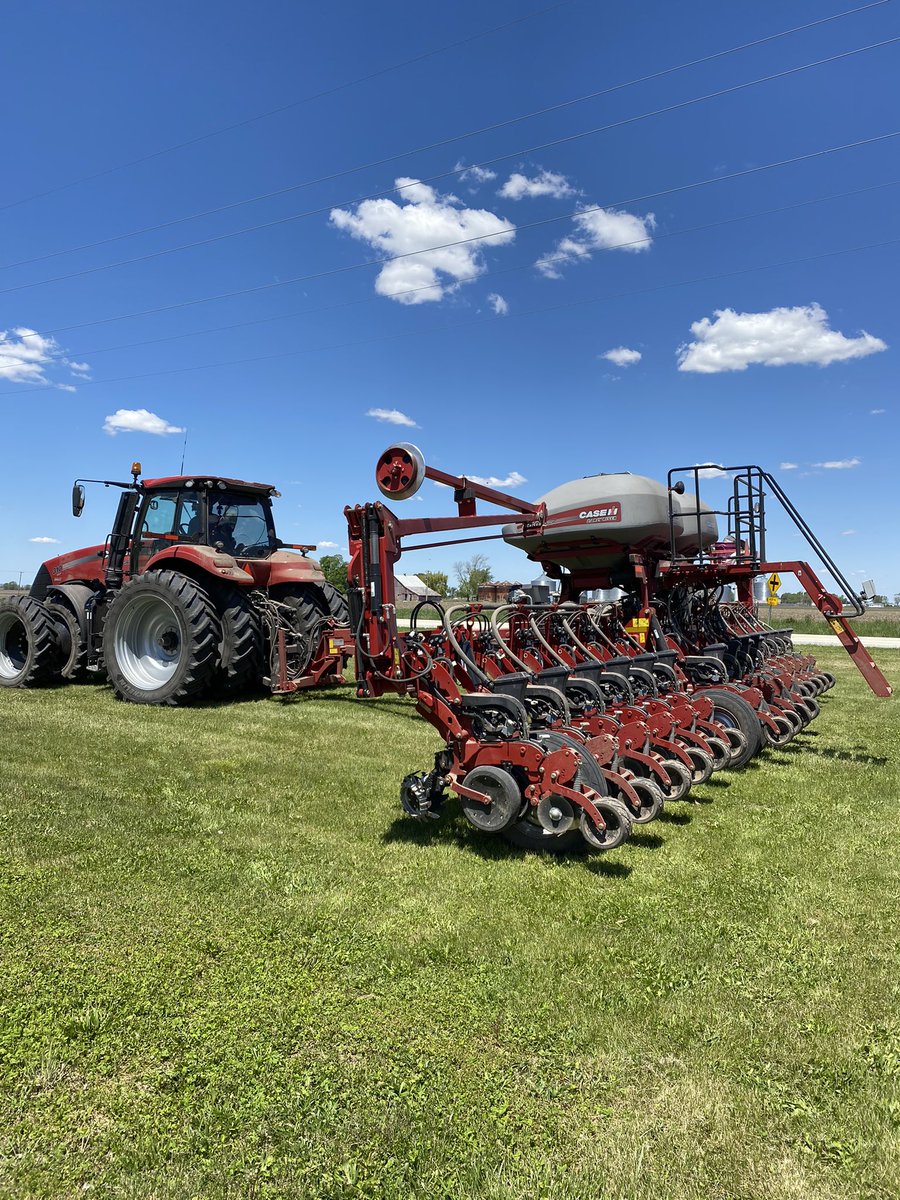 LGSeeds_EastIL's tweet photo. Thanks to star partner Mark Morgan for getting another LG Illinois Replicated plot in the ground! Even tack on two trials on the end.... plant date (4/23 and 5-13) and population study! @LGSeeds @MeekerRobby https://t.co/9b9UOHY9VA