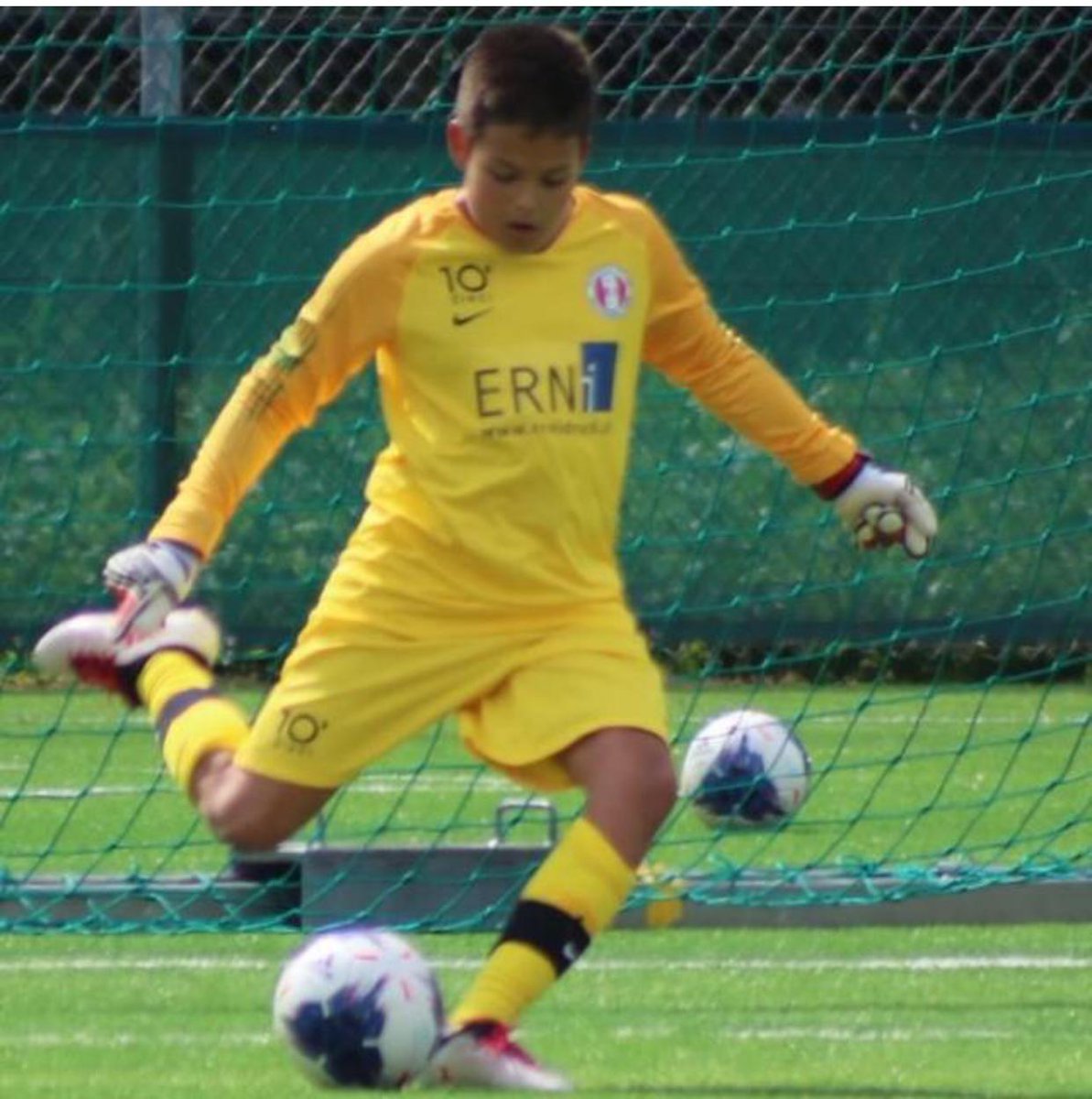 peruanos_mundo's tweet photo. #ScoutingFPF
-->Mario-Achille Casanova(2007)
-->Nació en Suiza
-->De padre Suizo-Aleman y madre Peruana
-->Juega en FC Rapperswil U14
-->Posición:Arquero
-->Está en club desde 2018
-->Anterior Club:FC Wollerau
-->Estatura:1.72 https://t.co/z9dxgC1nKa