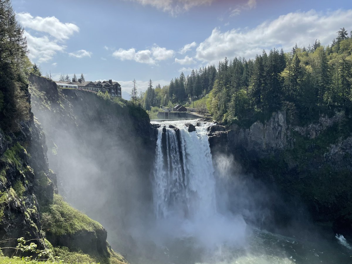 tressaamae's tweet photo. In case you needed any more reason to want to move to the PNW.. https://t.co/GGvHlwEMoU