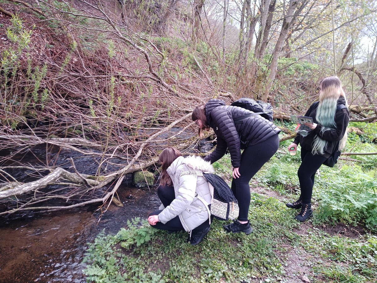 BucksburnWA's tweet photo. Great afternoon of teamwork with the S3 John Muir Class today. We were identifying species in the local burn to discover levels of pollution. #johnmuiraward #teamwork #scriptforsuccess #outdoorlearning https://t.co/lx0AZbyv4j