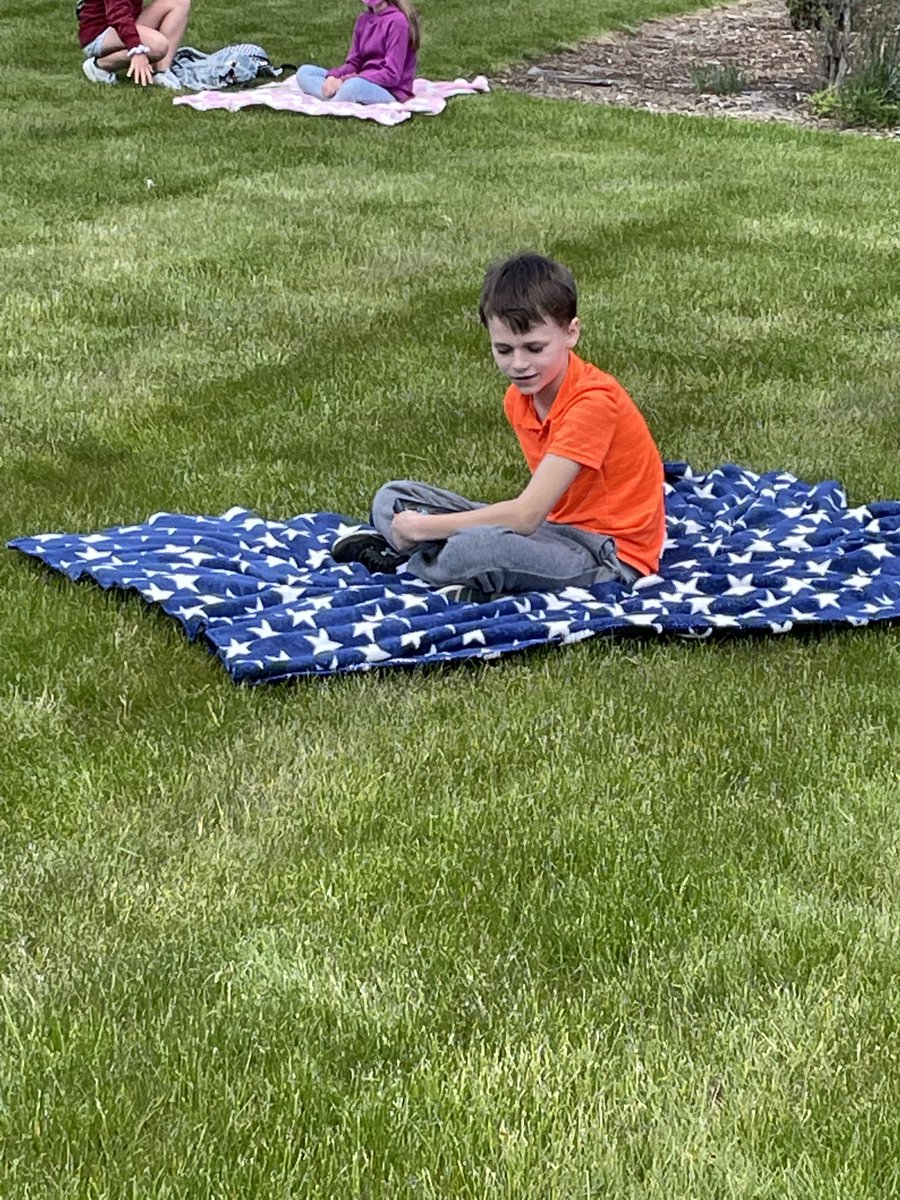 9 days left, means read outside. ⁦<a href="/AESPanthers/">Aboite Elementary</a>⁩
