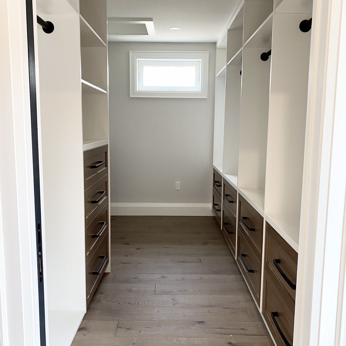 Sneak peek into this gorgeous custom walk in closet! ✨#ygk #interiordesign