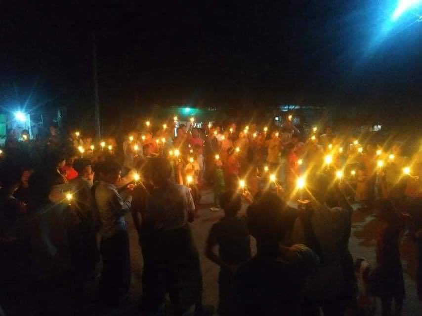 oga_tsuki's tweet photo. Tw // light Amyint lan village, Monywa residents staged a candlelight vigil for fallen heroes of the revolution. #WhatsHappeningInMyanmar  #May13Coup https://t.co/CKBIZSVmvM