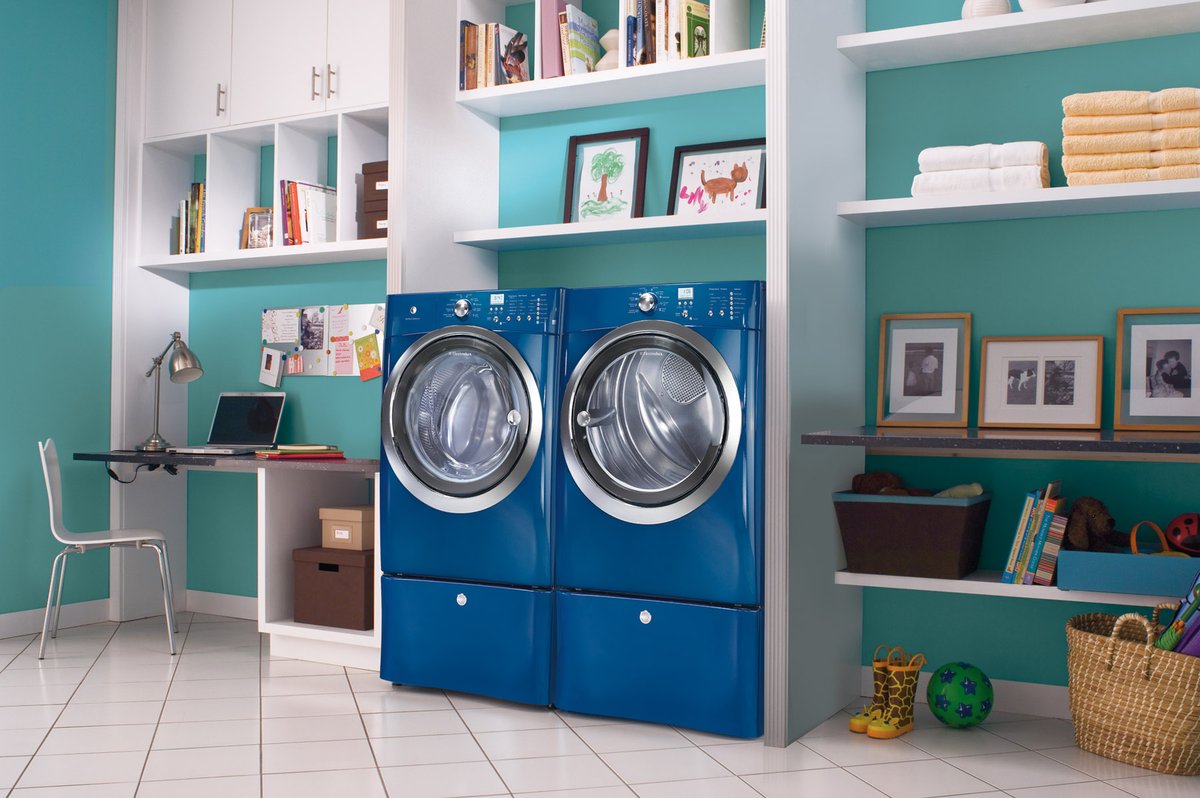 The Electrolux front-load washer with SmartBoost® technology provides the most effective stain removal on the market. SmartBoost premixes water & detergent, maximizing the cleaning power of detergent. Find #Electrolux laundry and kitchen appliances @parrish_company. #parrishfave