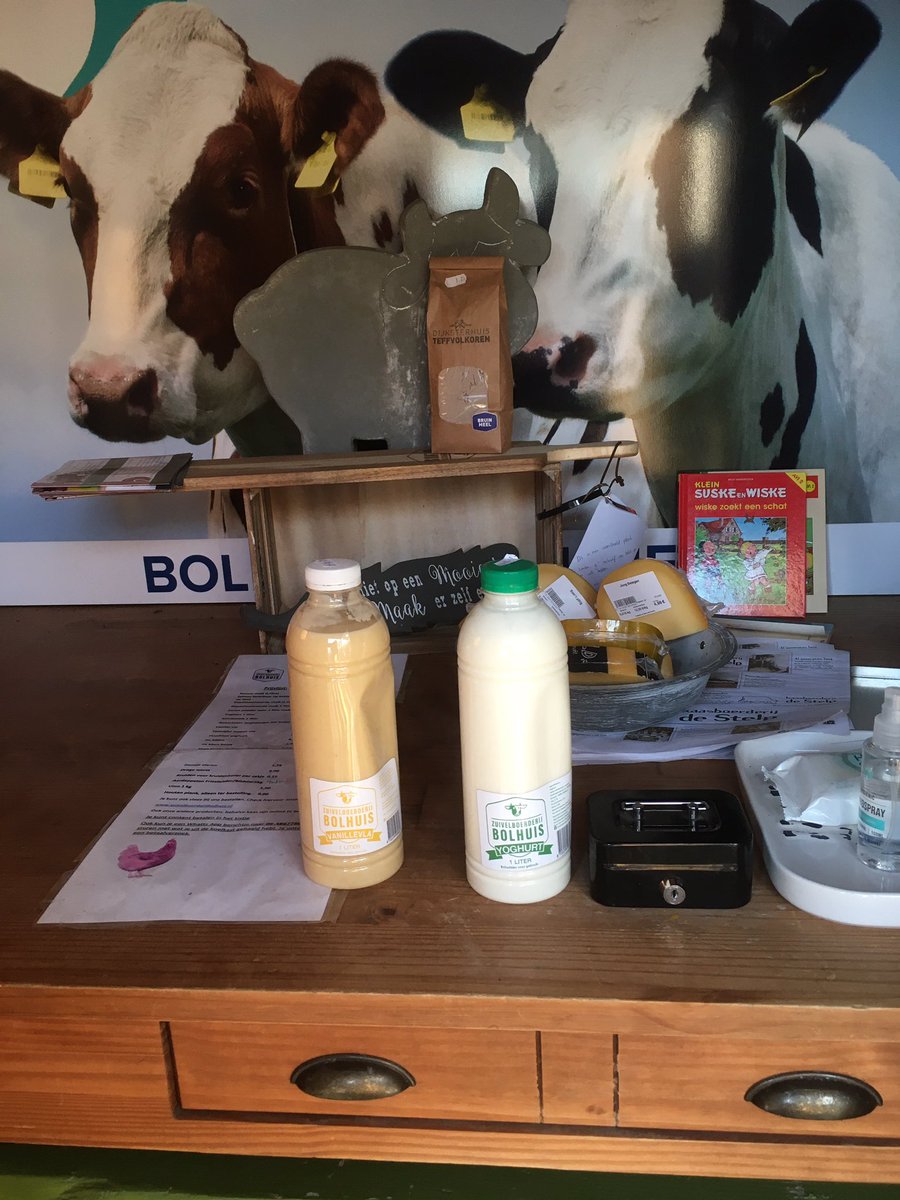 bhietberg's tweet photo. Een van de voordelen van werken op platteland, na een geslaagde keizersnede bij een koe even lekkere verse zuivel scoren bij kraampje langs de weg! 😋@hetkraampje #melknatuurlijk #zuivel #boerderijwinkel #dorstlesser #gezond #calcium #veearts @WendaBolhuis18 https://t.co/T0ijG7V9N7