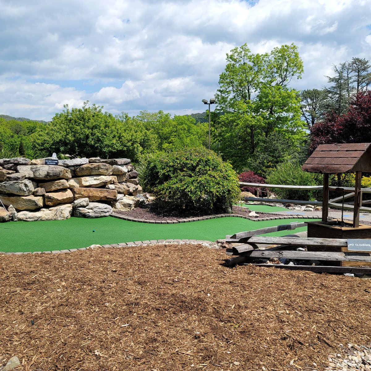 MassVillageFEC's tweet photo. Big shout out to our stellar Maintenance department for their wonderful spring cleaning: new mulch, wood chips, trimming, etc.

#MaintenanceRocks 
#SpringCleaning 
#Beautification https://t.co/42X2OAj9Y7