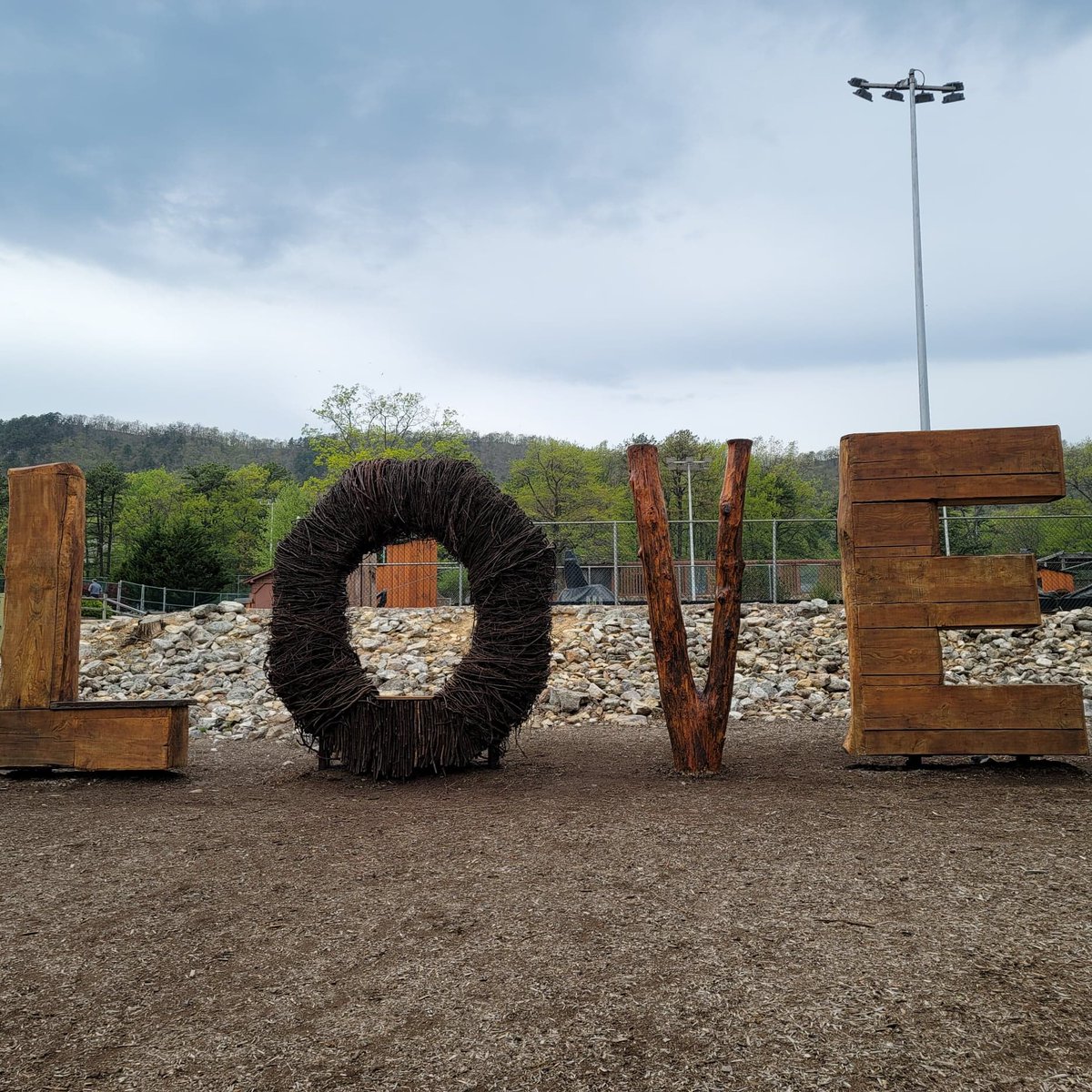 MassVillageFEC's tweet photo. Big shout out to our stellar Maintenance department for their wonderful spring cleaning: new mulch, wood chips, trimming, etc.

#MaintenanceRocks 
#SpringCleaning 
#Beautification https://t.co/42X2OAj9Y7
