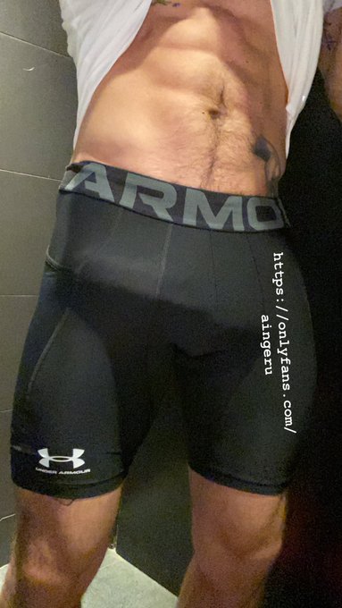 Got these new running leggings, do you like it ? ?? https://t.co/5M65XoRQDc